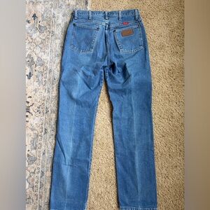 Vintage Wrangler Classic Straight-Leg Jeans in Medium Blue